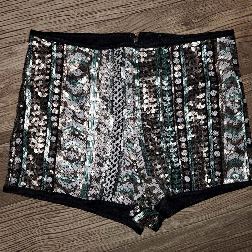 Feel Forever 21 in Sequin Fun Shorts 💄 💍💄 💍